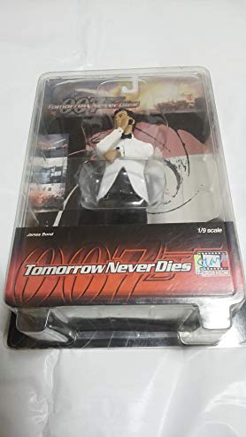 Tomorrow Never Dies Pierce Brosnan as James Bond 007 in White Tuxedo Jacket 1/9th Scale Figure